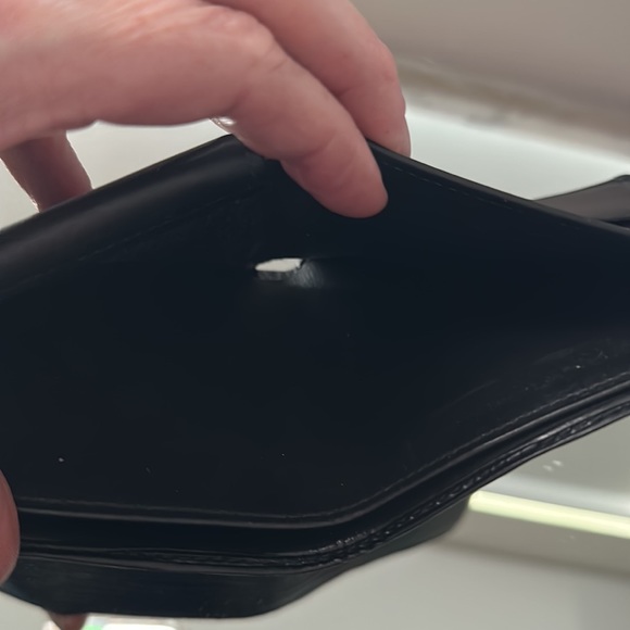 Louis Vuitton Black Epi Bifold Wallet - Picture 4 of 7